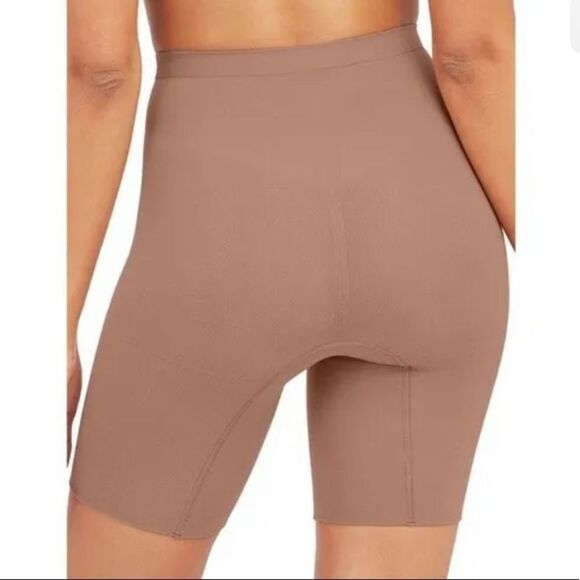 🆕 SPANX Higher Power short cafe au lait - Picture 3 of 5